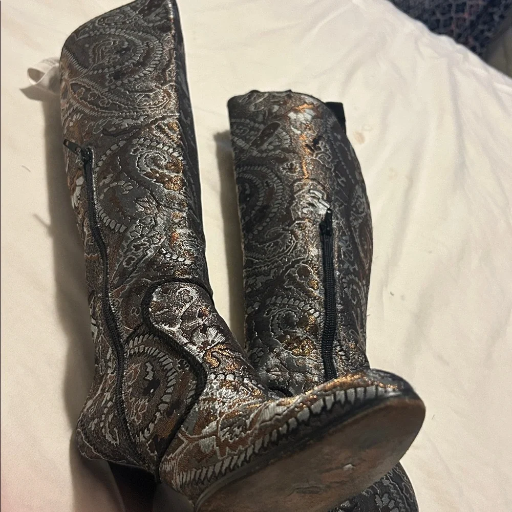 Stuart Weitzman - Picture 10 of 13